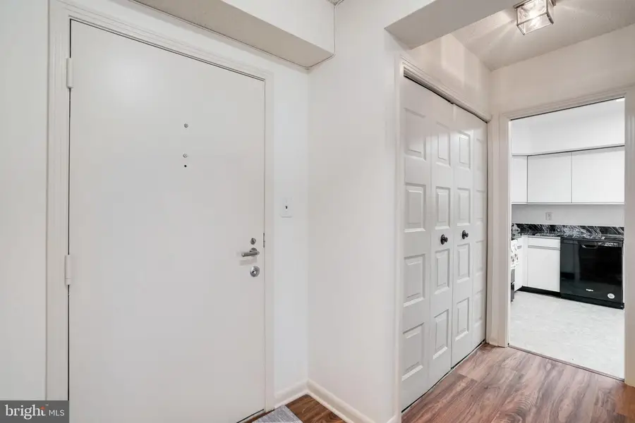 1016 S Wayne St #406, Arlington, VA 22204 - #2