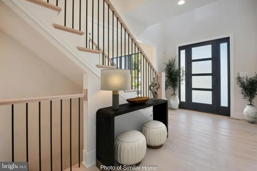 2005 N Taylor St, Arlington, VA 22207 - Image #2