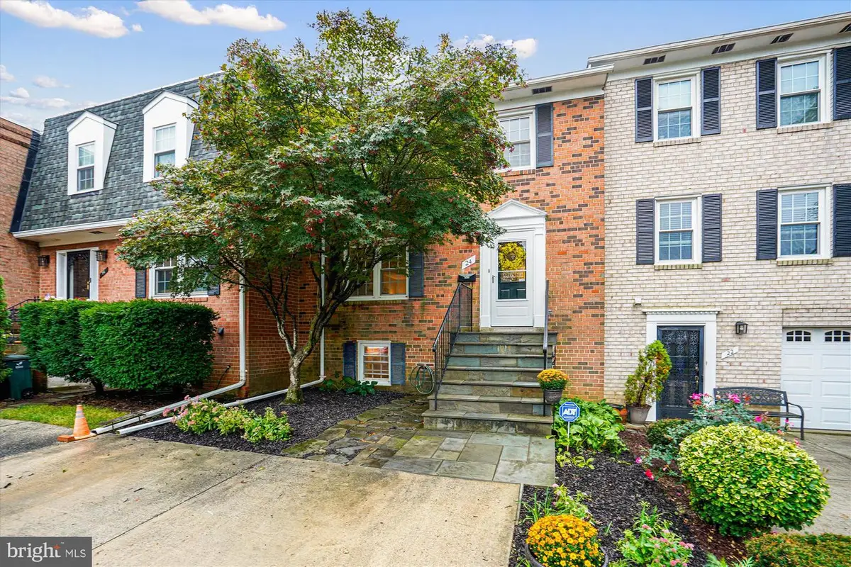 24 S Abingdon St, Arlington, VA 22204 - Image #1