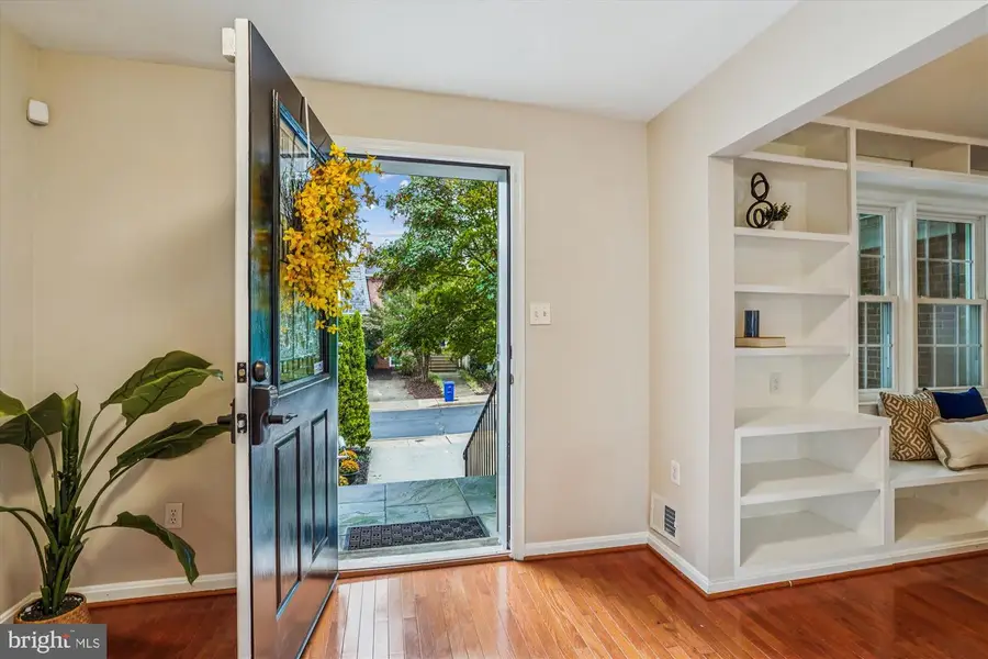 24 S Abingdon St, Arlington, VA 22204 - Image #3