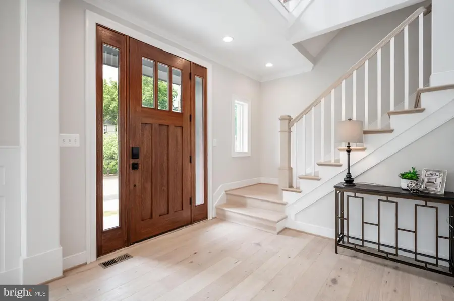 2119 N Harrison St, Arlington, VA 22205 - Image #2