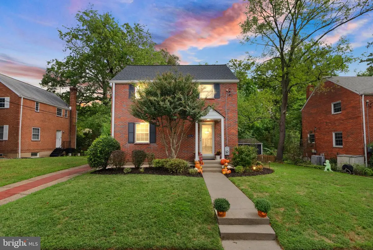 217 N Emerson St, Arlington, VA 22203 - Image #1