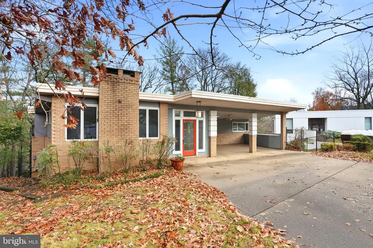 2745 N Radford St, Arlington, VA 22207 - Image #1