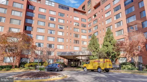 1111 Arlington Blvd #905, ARLINGTON, VA 22209