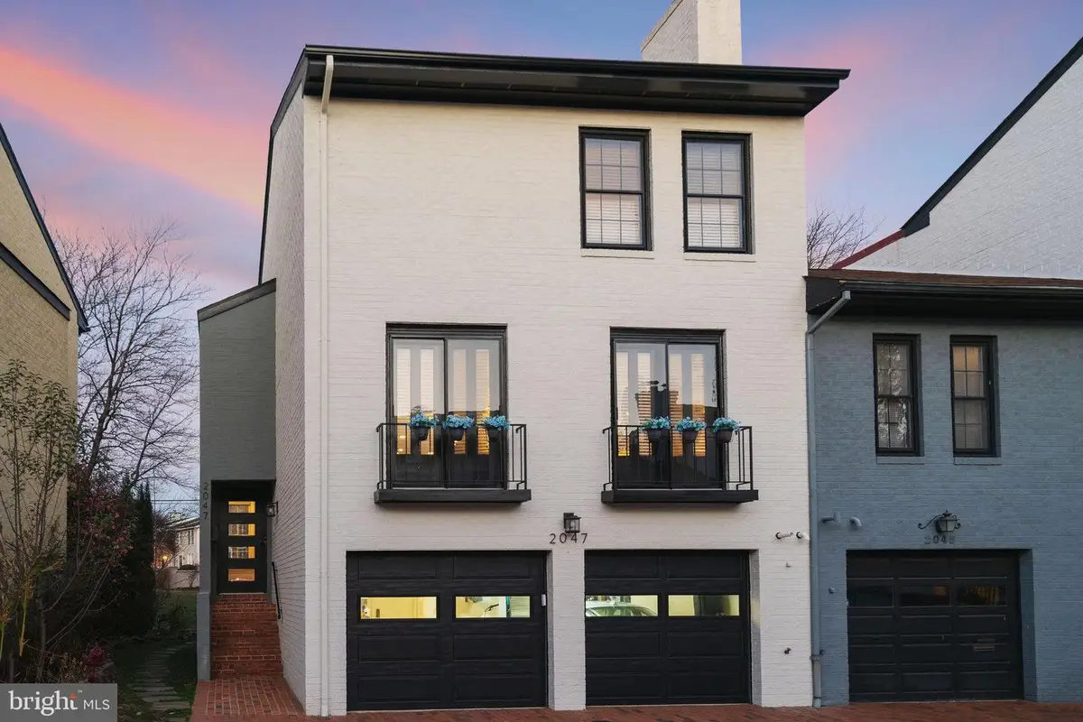 2047 N Abingdon St, Arlington, VA 22207 - Image #1