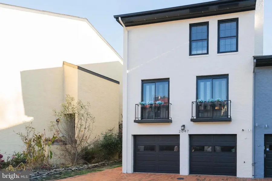 2047 N Abingdon St, Arlington, VA 22207 - Image #2