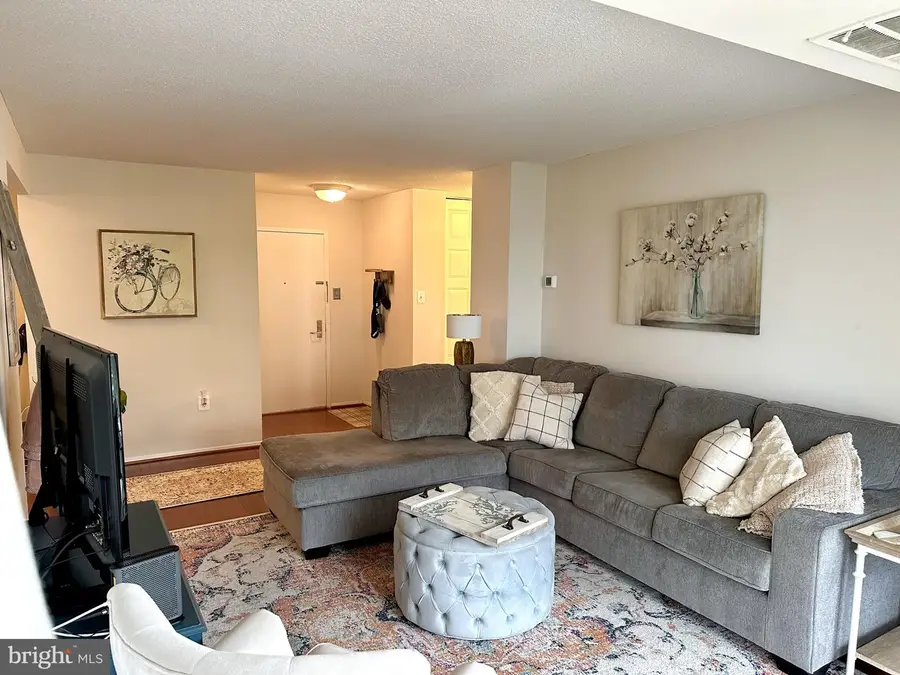 4500 S Four Mile Run Dr #505, Arlington, VA 22204 - Image #2