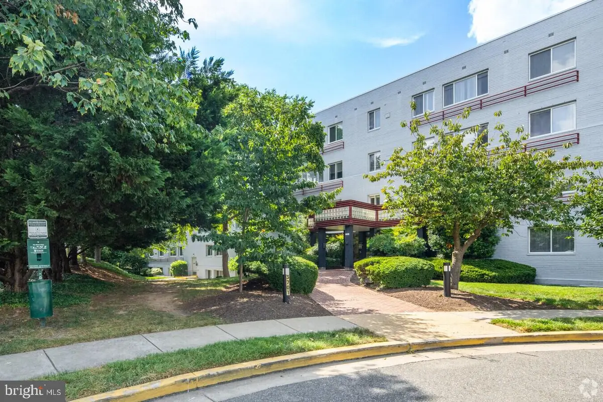 3601 5th St S #203, Arlington, VA 22204 - Image #1