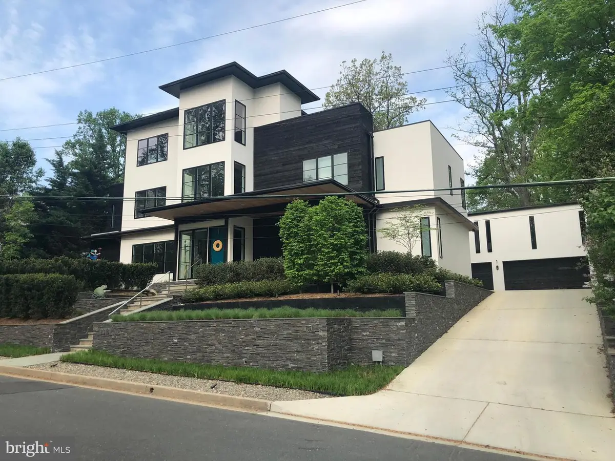 2318 N Richmond St, Arlington, VA 22207 - Image #1