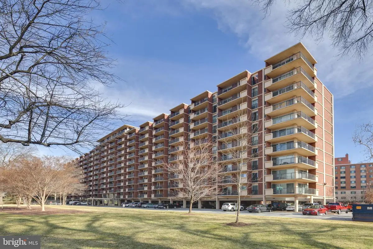 1300 Army Navy Dr #201, Arlington, VA 22202 - Image #1