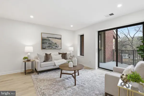 1020 N Stafford St #202, ARLINGTON, VA 22201