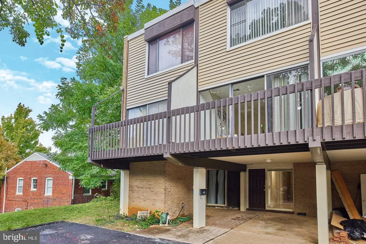 1231 N Quinn St, Arlington, VA 22209 - #1