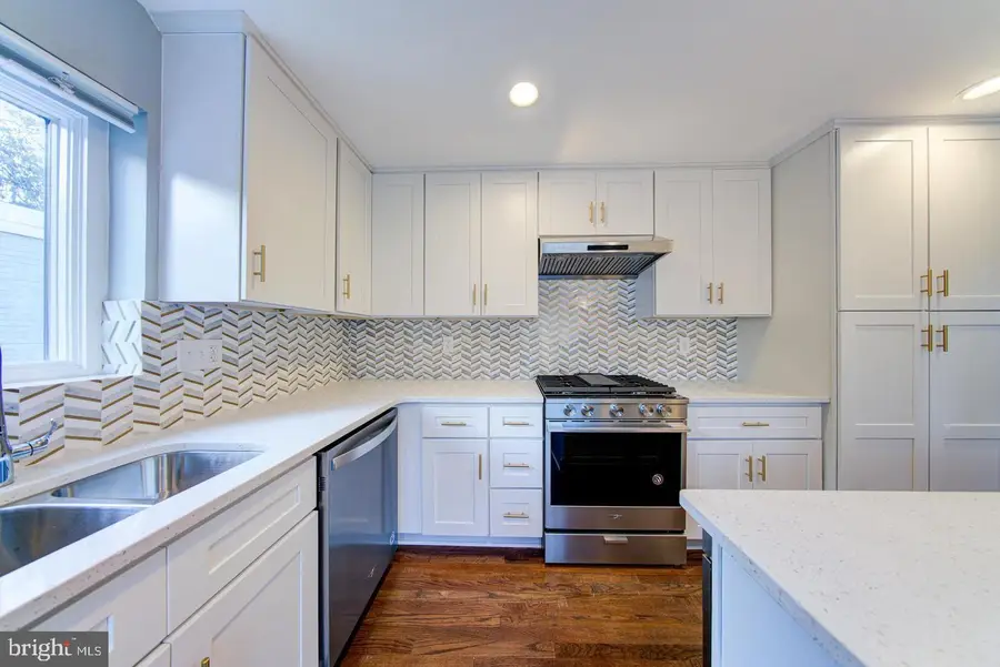 2400 S Arlington Ridge Rd, Arlington, VA 22202 - #3