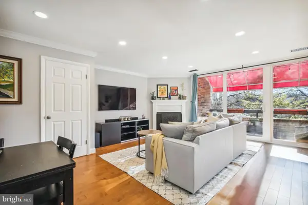 1657 S Hayes St #b, ARLINGTON, VA 22202