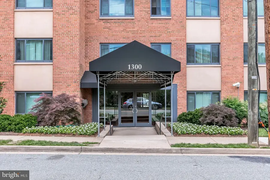 1300 S Arlington Ridge Rd #718, Arlington, VA 22202 - #2
