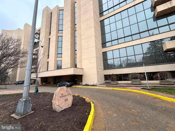 1101 S Arlington Ridge Rd #201, ARLINGTON, VA 22202