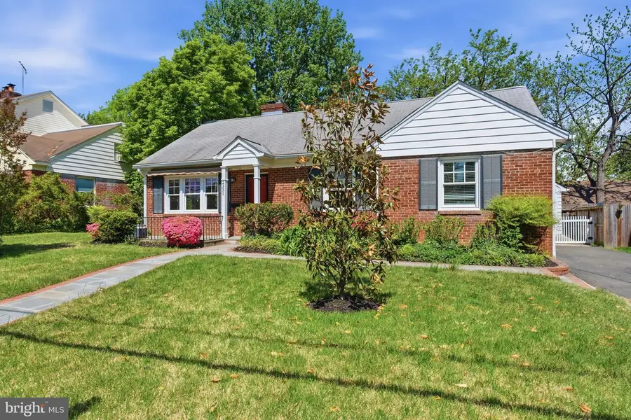 2331 N Underwood St, Arlington, VA 22205 - #2