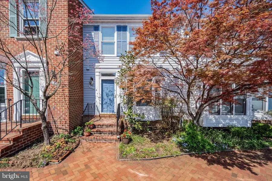 2124 N Tazewell Ct, Arlington, VA 22207 - #2