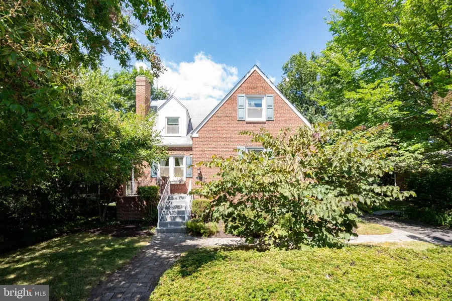 3711 16th St S, Arlington, VA 22204 - #2