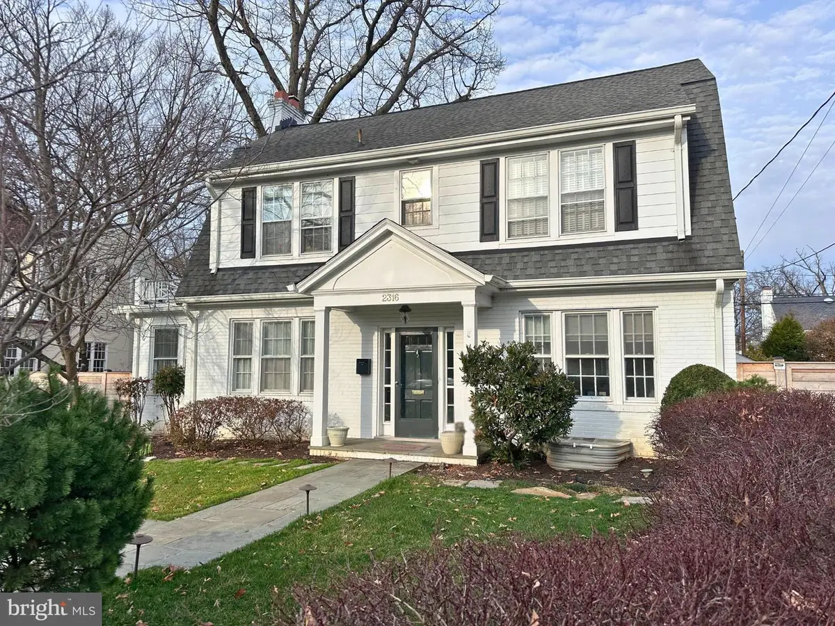 2316 S Arlington Ridge Rd, Arlington, VA 22202 - #1