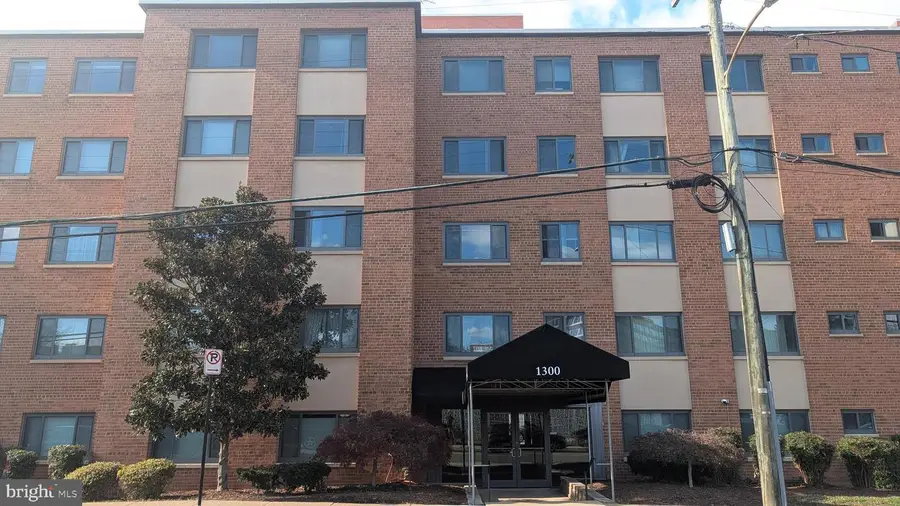 1300 S Arlington Ridge Rd #702, Arlington, VA 22202 - #3