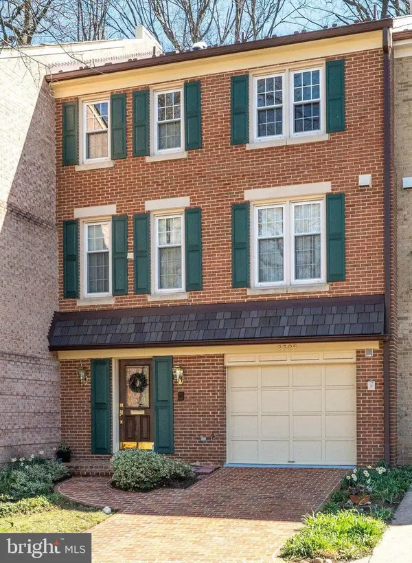 2325 S Queen St, ARLINGTON, VA 22202