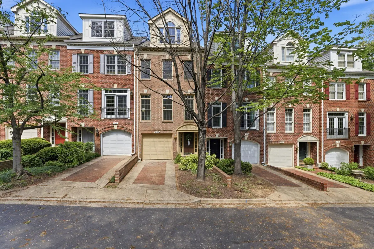2139 N Pierce Ct, Arlington, VA 22209 - #1