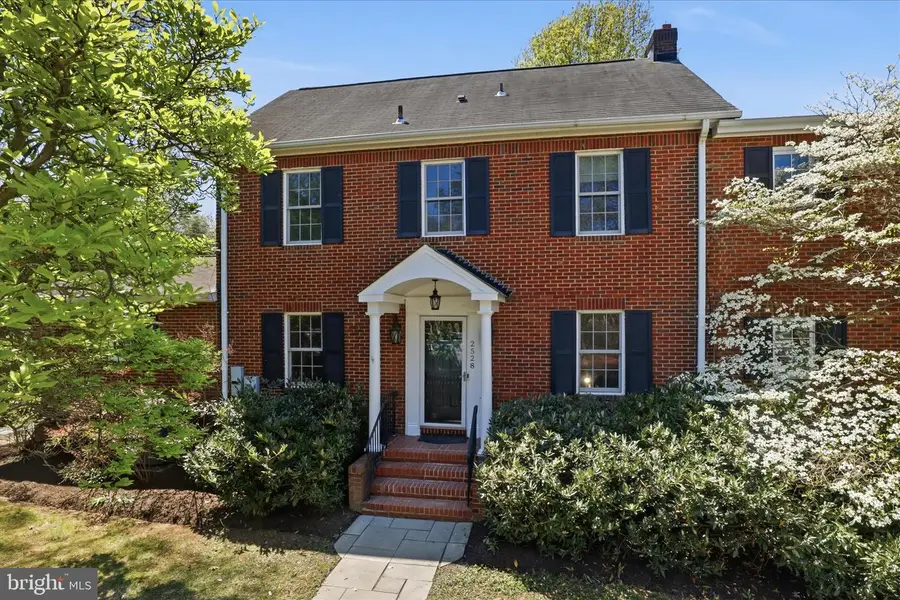 2528 N Buchanan St N, Arlington, VA 22207 - #2