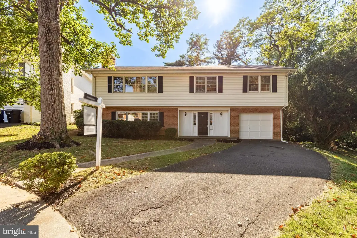3812 N Ridgeview Rd, Arlington, VA 22207 - #1