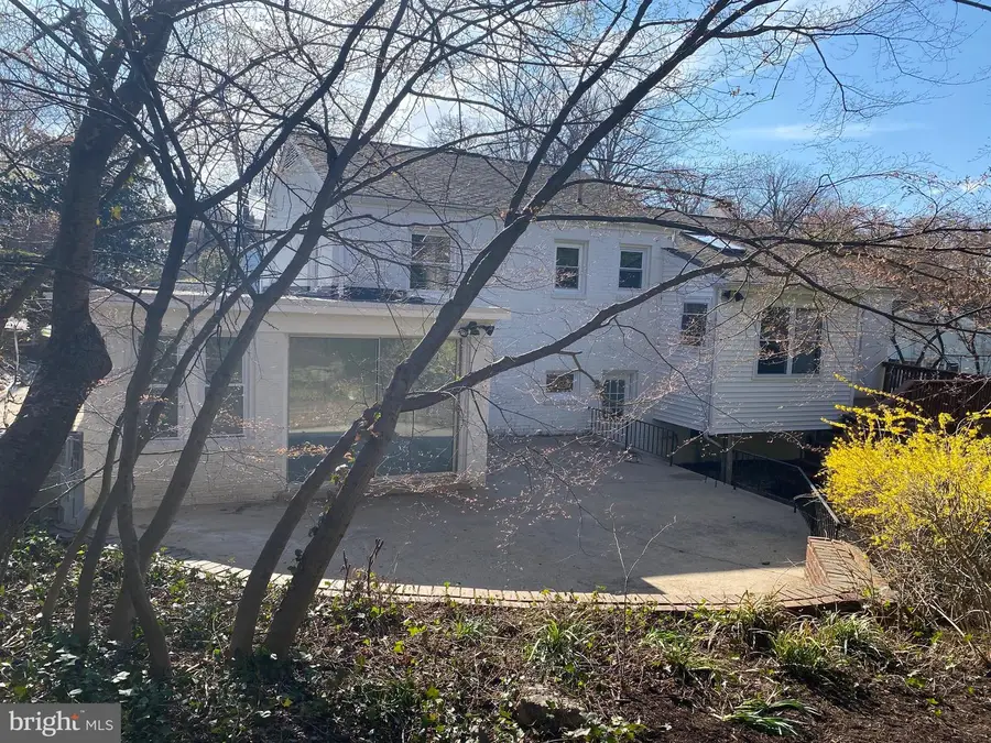 3907 N Woodstock St, Arlington, VA 22207 - #3