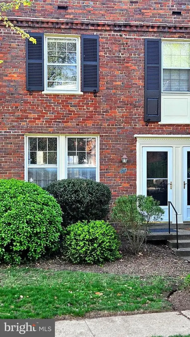 1400 S Edgewood St #515, Arlington, VA 22204 - #2