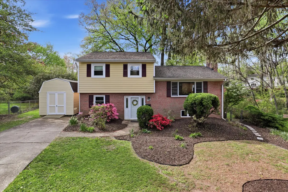 6912 30th St N, Arlington, VA 22213 - #1