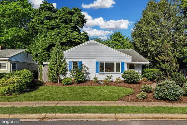 312 S Fenwick St, ARLINGTON, VA 22204