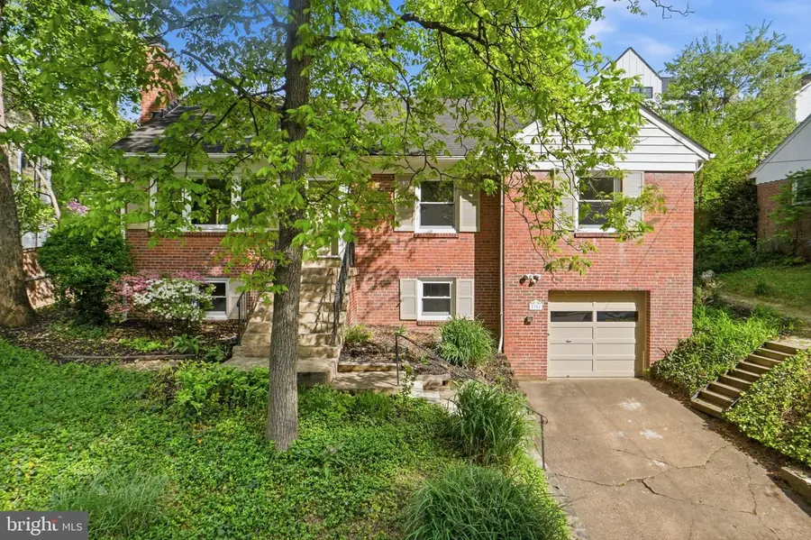 2351 N Vermont St N, Arlington, VA 22207 - #2