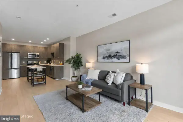 989 S Buchanan St #214, ARLINGTON, VA 22204