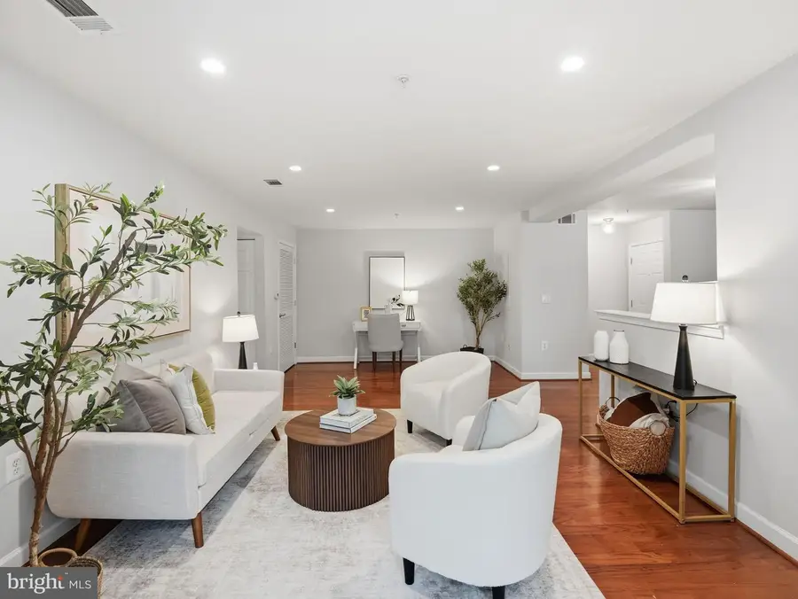 4081 S Four Mile Run Dr #103, Arlington, VA 22204 - #3