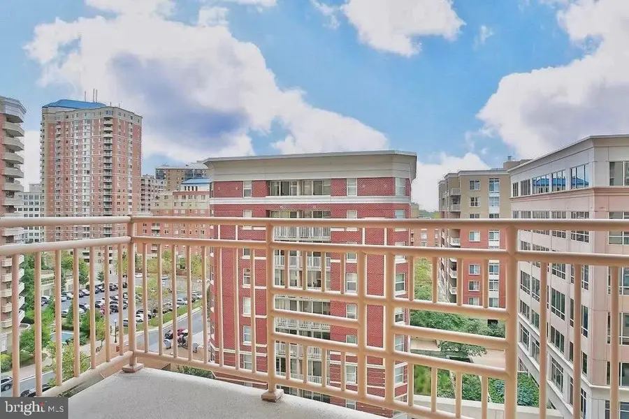 888 N Quincy St #910, Arlington, VA 22203 - #3