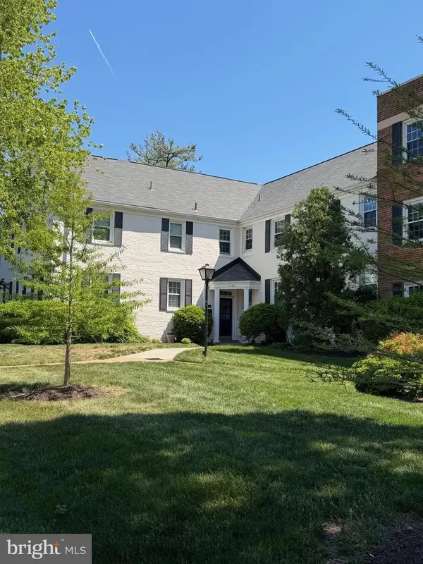 1301 S Walter Reed #1102, ARLINGTON, VA 22204