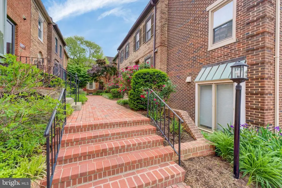 6712 Langston Blvd #c, Arlington, VA 22205 - #2