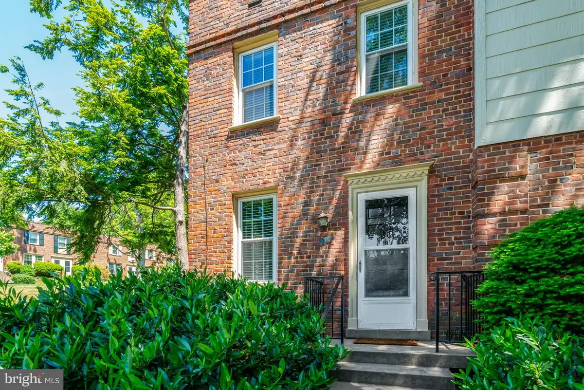 1303 S Barton St #211, Arlington, VA 22204 - #1