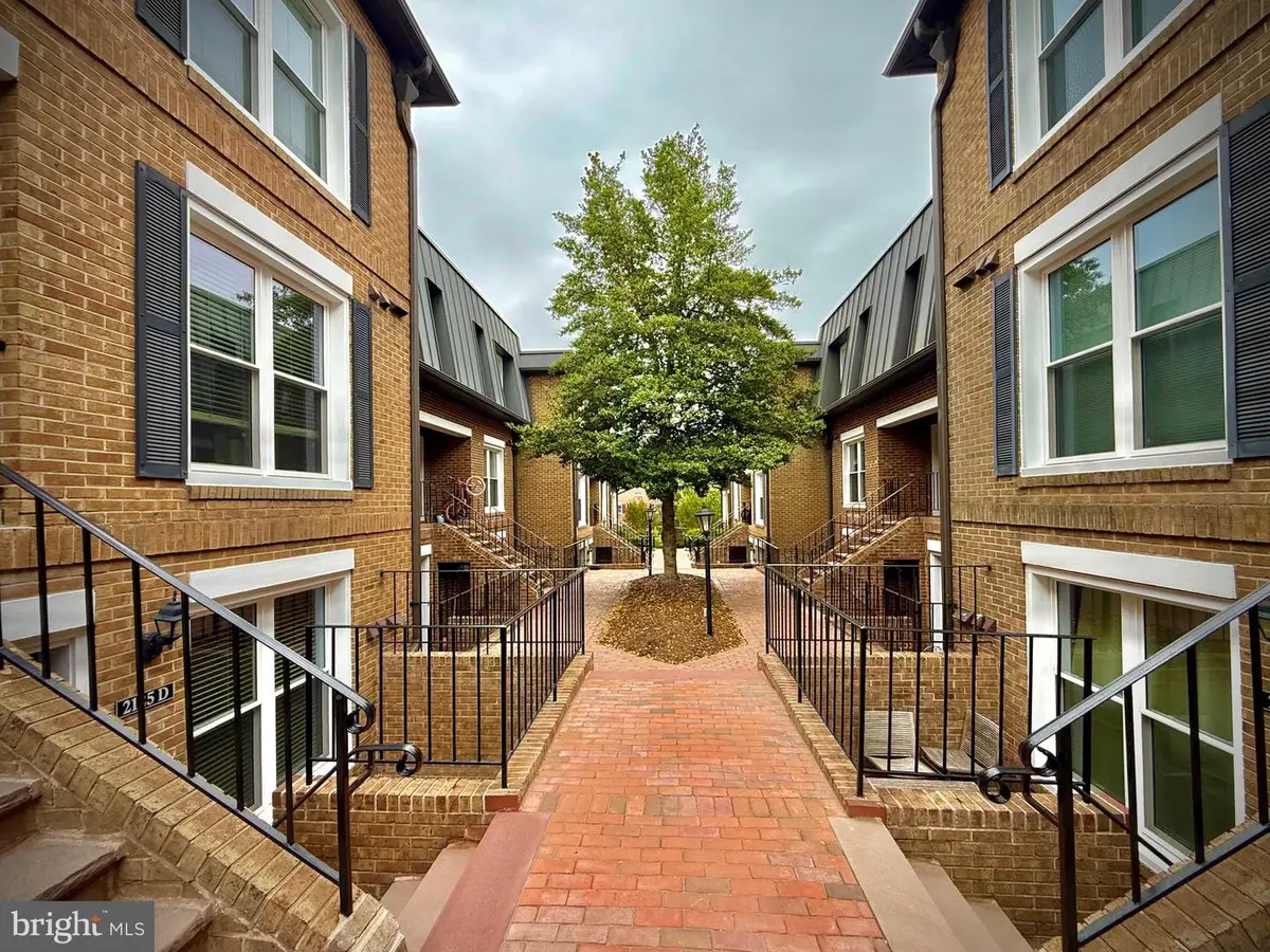 2125 N Monroe St #2, Arlington, VA 22207 - #1