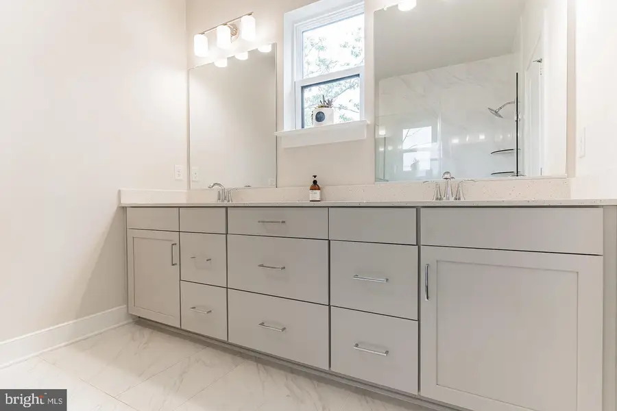 1017 S Taylor Ct, Arlington, VA 22204 - #2
