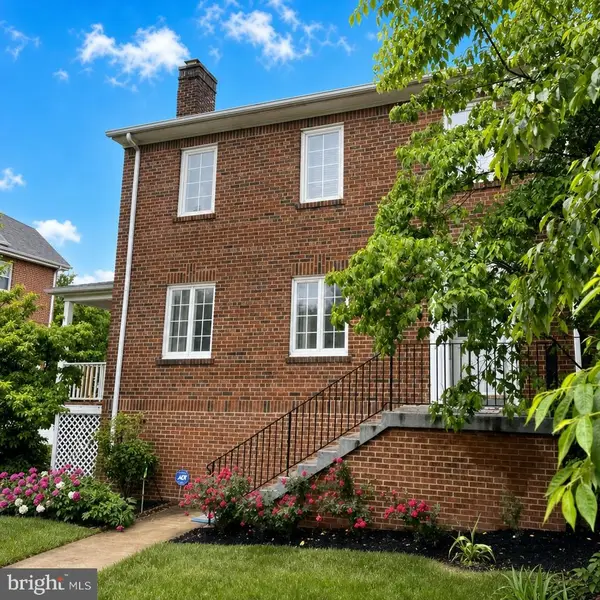 2012 S Glebe Rd, ARLINGTON, VA 22204