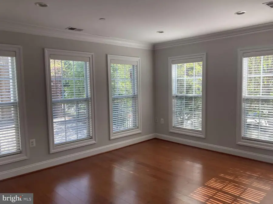 805 N Woodrow St, Arlington, VA 22203 - #3