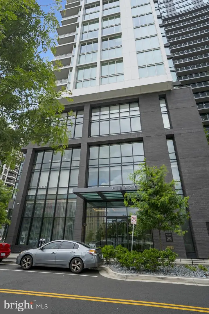1781 Pierce St N #406, Rosslyn, VA 22209 - #2