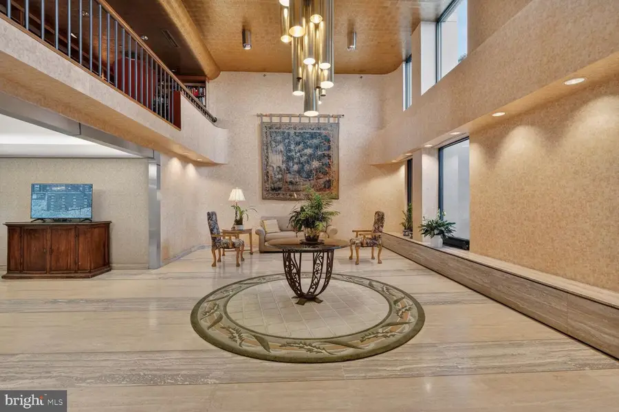 1016 S Wayne St #910, Arlington, VA 22204 - #3