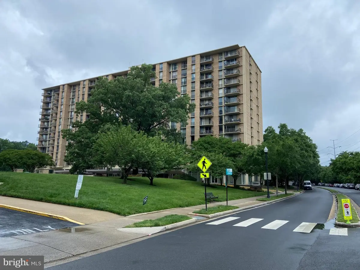 4600 S Four Mile Run Dr #827, Arlington, VA 22204 - #1