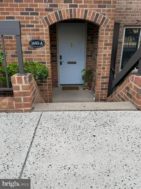 1605 S Hayes St #1, ARLINGTON, VA 22202