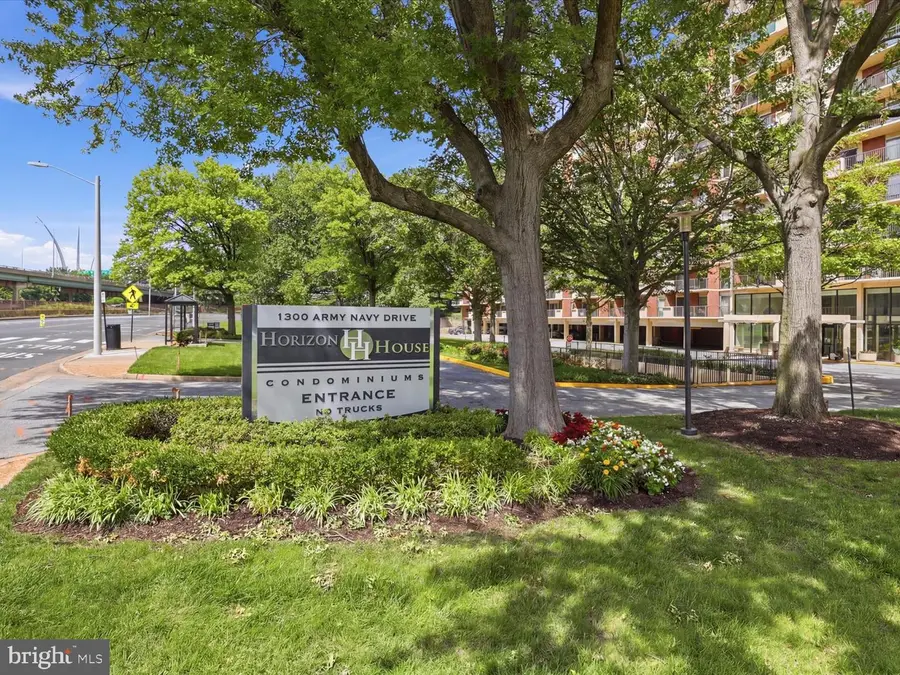 1300 Army Navy Dr #819, Arlington, VA 22202 - #3