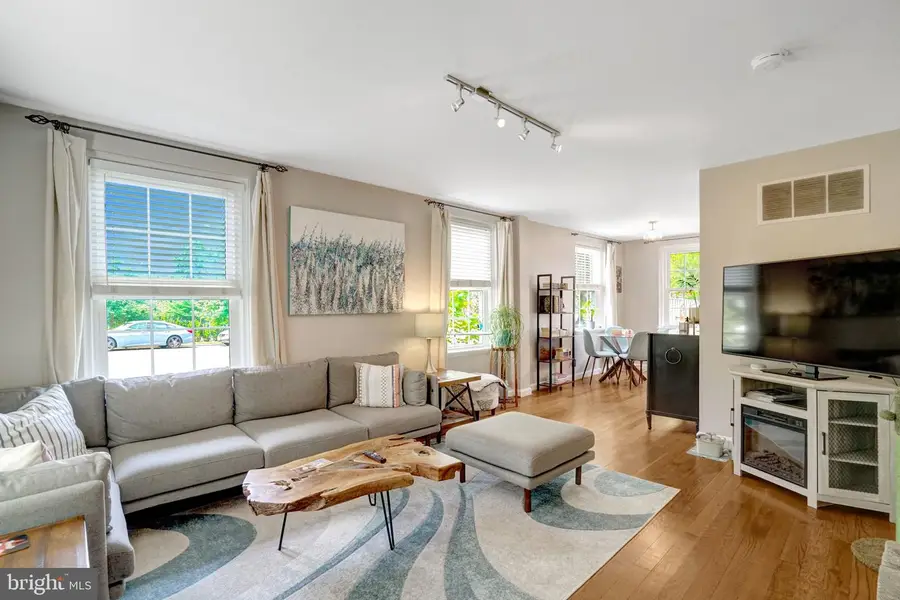 4220 32nd St S, Arlington, VA 22206 - #3